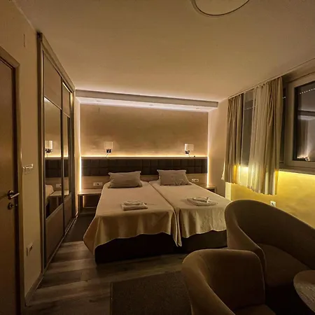 Pearl With Free Parking